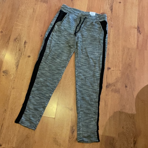 Black and white joggers - Picture 3 of 5